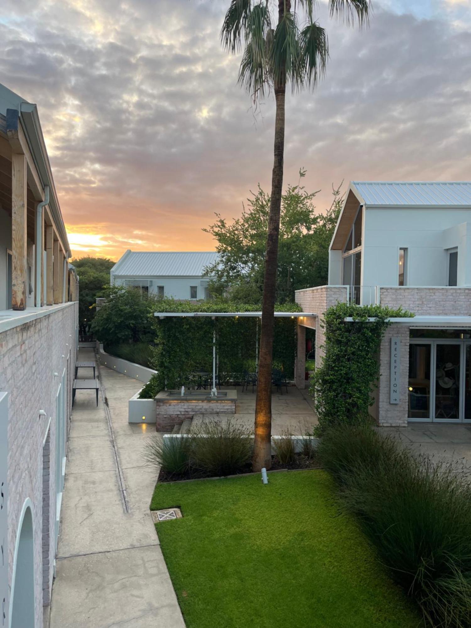 The Windhoek Luxury Suites Eksteriør bilde